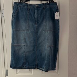 Time and Tru Women's Dark Denim Pencil Skirt